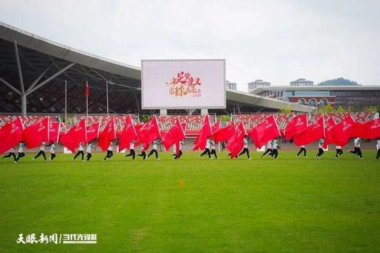 今年夏天范德贝克十分接近加盟皇家社会，他也愿意去那里，而转会失败是俱乐部之间的原因。